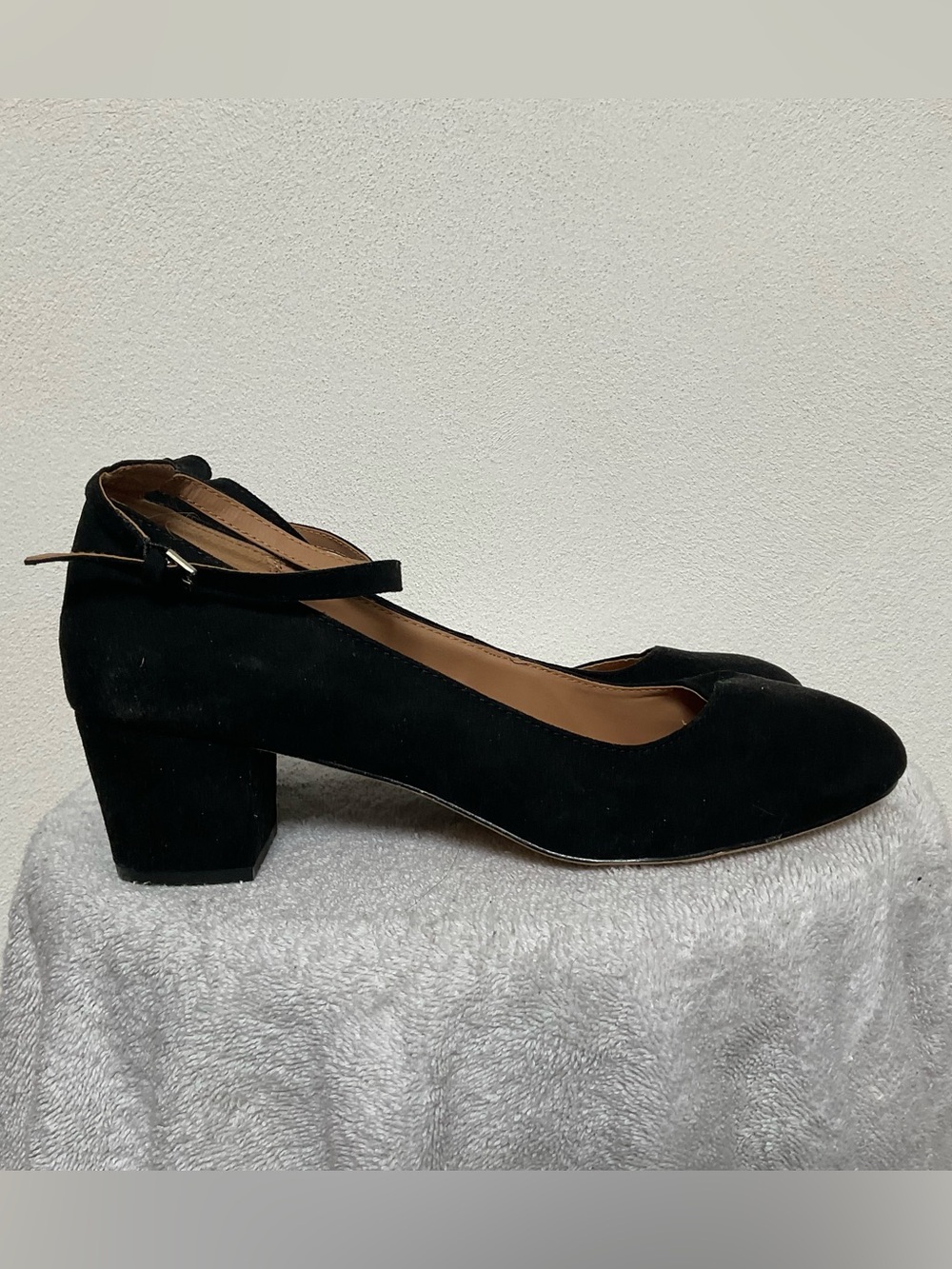 David Aaron Black Velvet Ankle Strap Round Toe Block Heels Size 10 Formal Event